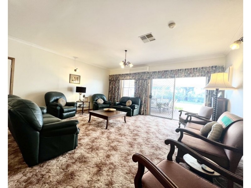 53 Grace St, Lake Cargelligo NSW 2672