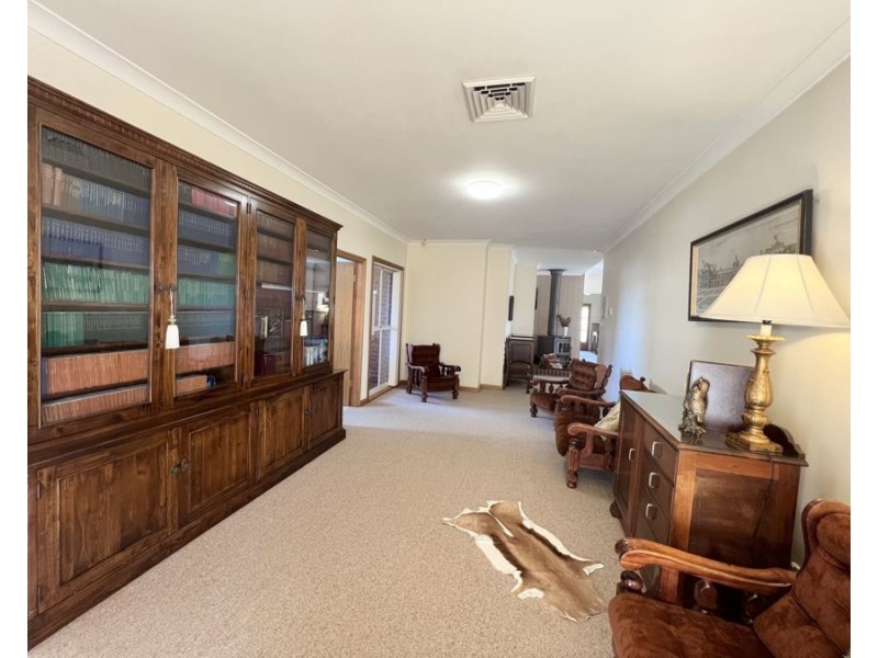 53 Grace St, Lake Cargelligo NSW 2672