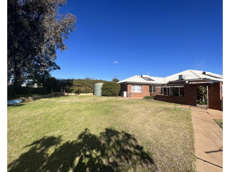 53 Grace St, Lake Cargelligo NSW 2672