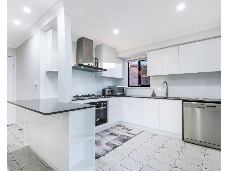 9 Strauss Road, St Clair NSW 2759