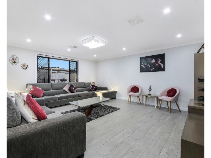 9 Strauss Road, St Clair NSW 2759