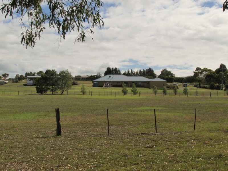 15 Balfours Rd, Lucknow VIC 3875