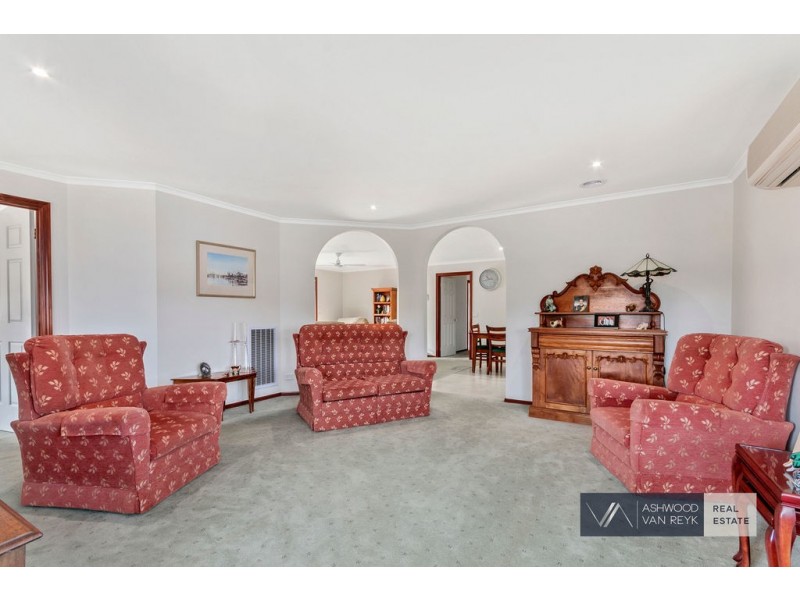 97 Howitt Ave, Eastwood VIC 3875