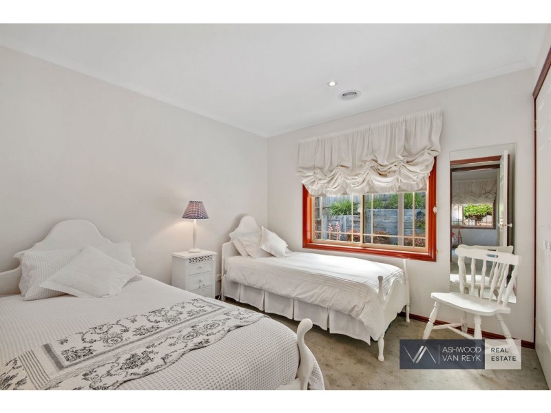 97 Howitt Ave, Eastwood VIC 3875