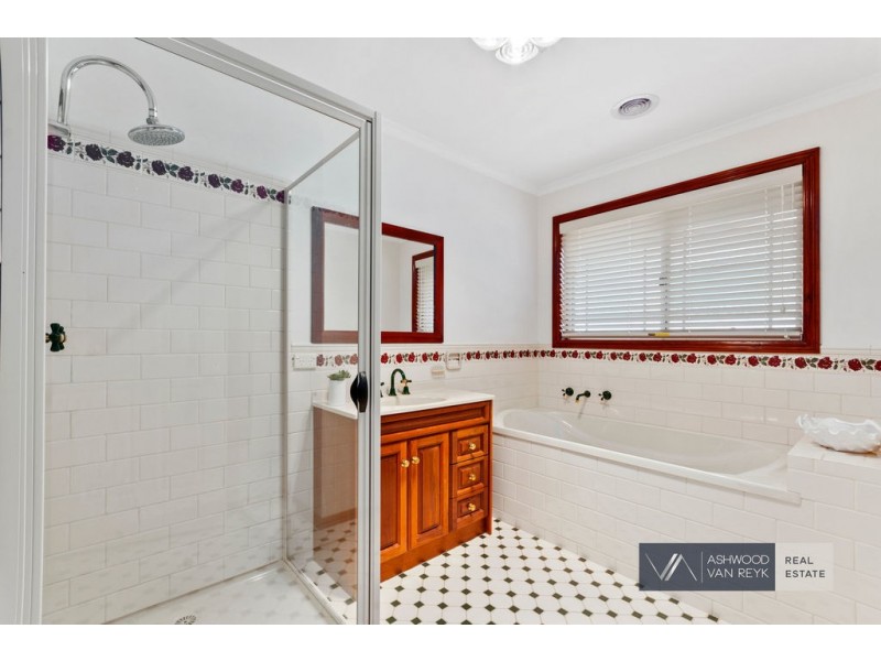 97 Howitt Ave, Eastwood VIC 3875