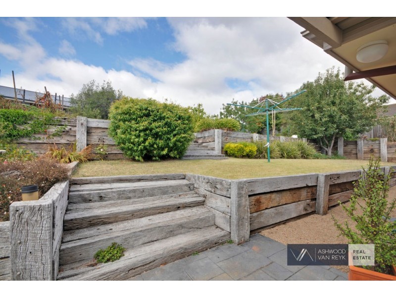 97 Howitt Ave, Eastwood VIC 3875