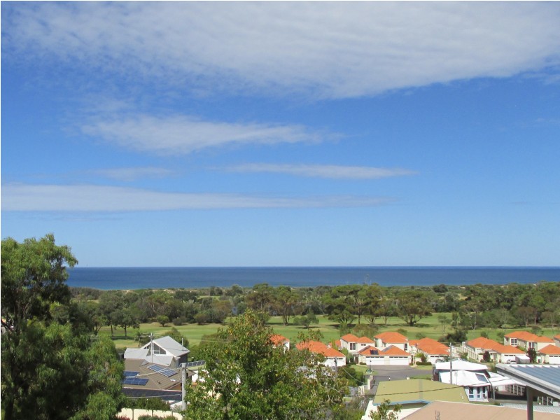 9 Merindah Ct, Lakes Entrance VIC 3909