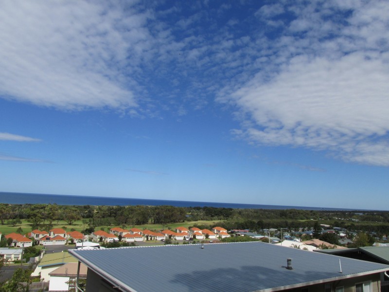 9 Merindah Ct, Lakes Entrance VIC 3909