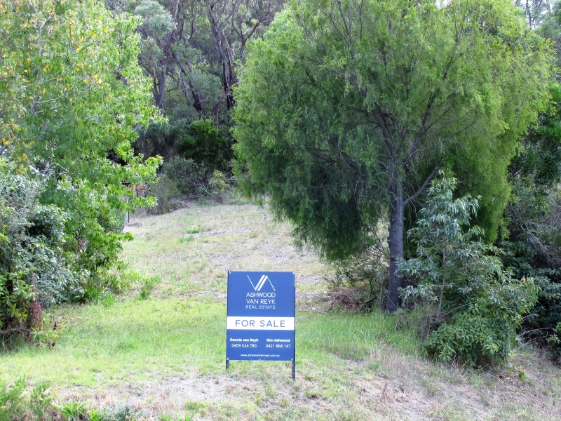 9 Merindah Ct, Lakes Entrance VIC 3909