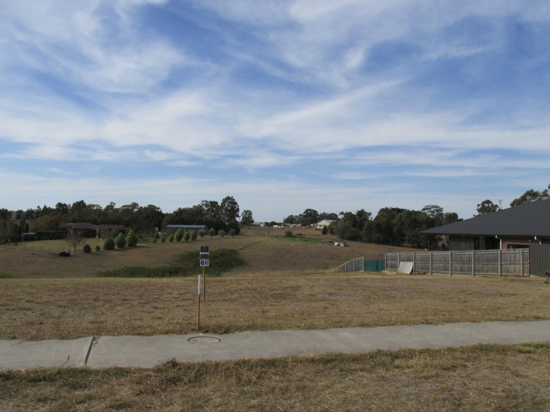 39 Eastern View Dr, Eastwood VIC 3875