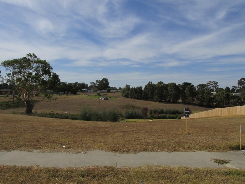 45 Eastern View Dr, Eastwood VIC 3875