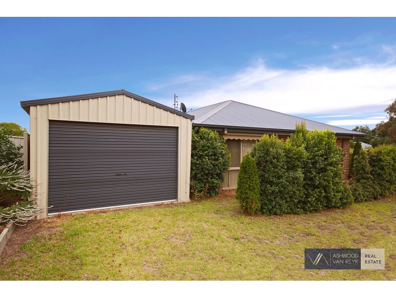 27 Hoyt St, Lindenow VIC 3865
