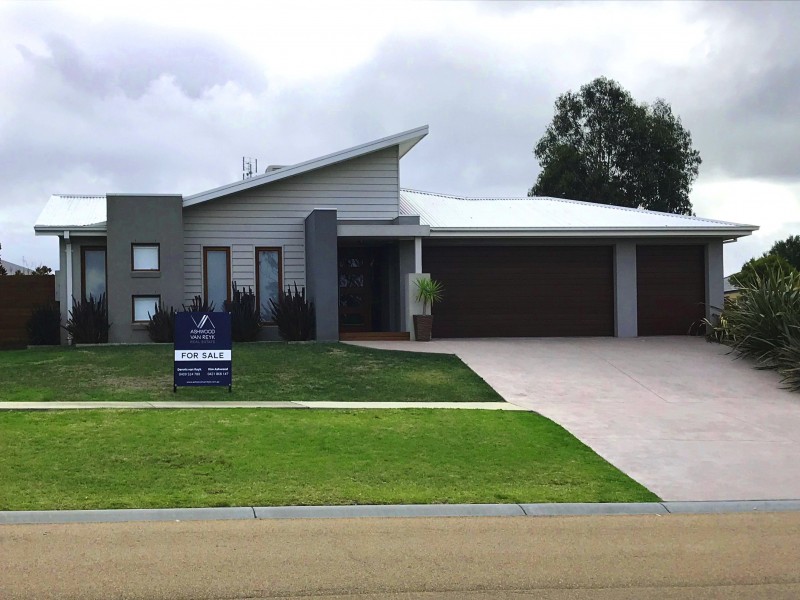 50 Morton Dr, Eastwood VIC 3875