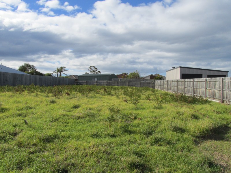 16 Westbury Way, Lakes Entrance VIC 3909