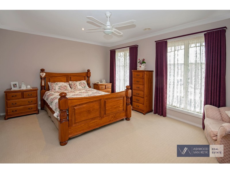 67 Gatehouse Dr, Eastwood VIC 3875