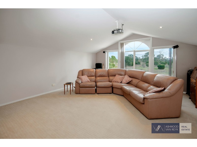 67 Gatehouse Dr, Eastwood VIC 3875