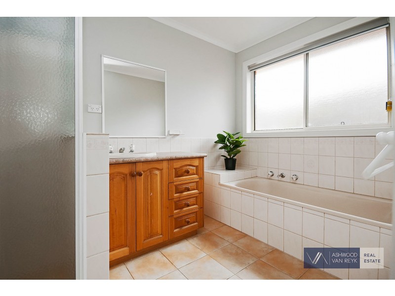 16 Alvin Ct, Bairnsdale VIC 3875