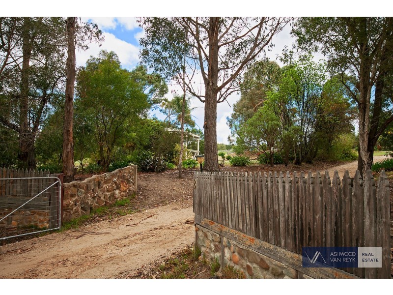 8 Raintree Ct, Sarsfield VIC 3875