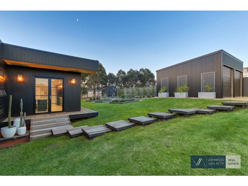 16 Lands End Gr, Metung VIC 3904