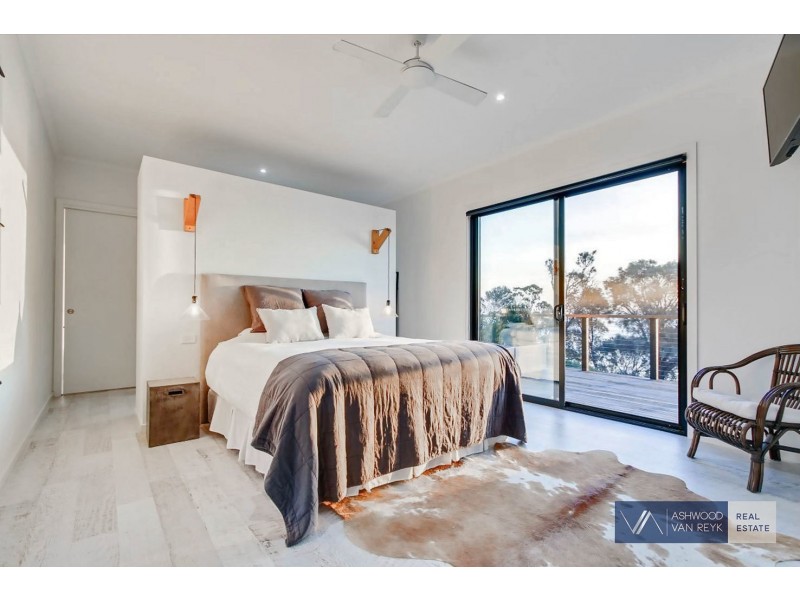16 Lands End Gr, Metung VIC 3904