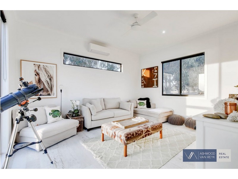 16 Lands End Gr, Metung VIC 3904