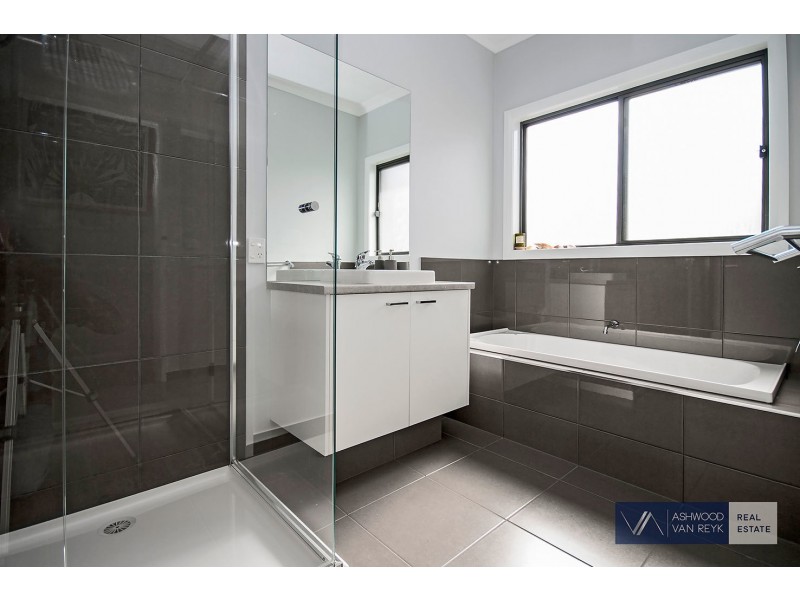 36 Morton Dr, Eastwood VIC 3875