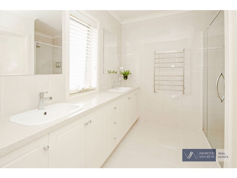 23 Charlton Pl, Eastwood VIC 3875