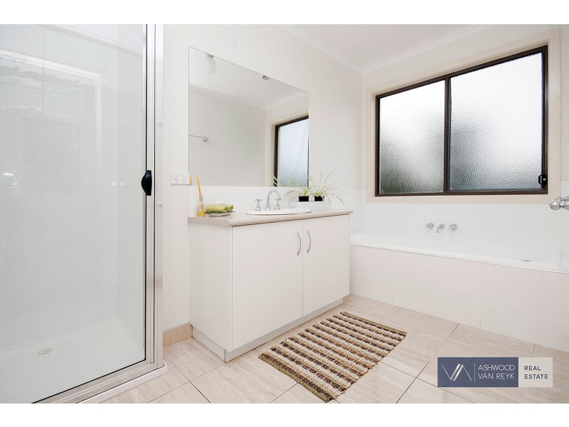 1A Morton Dr, Eastwood VIC 3875