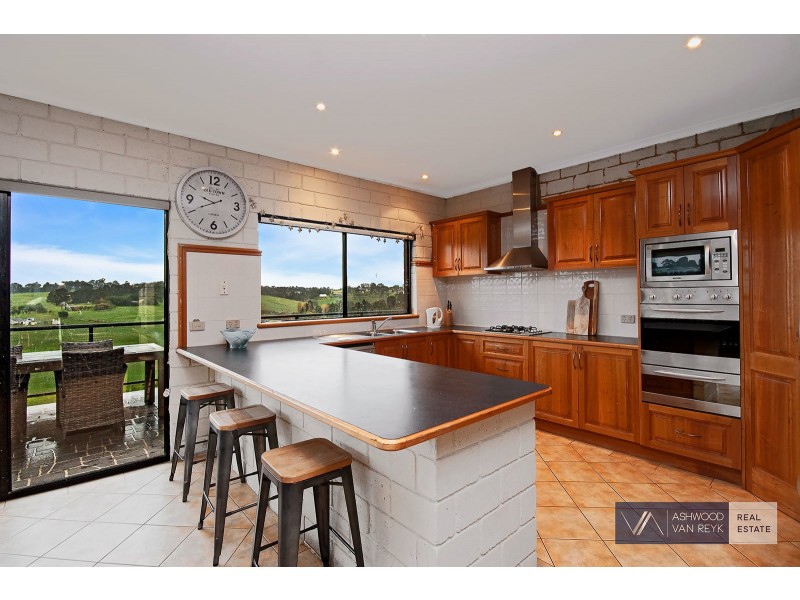 12 Clifton Cl, Wy Yung VIC 3875