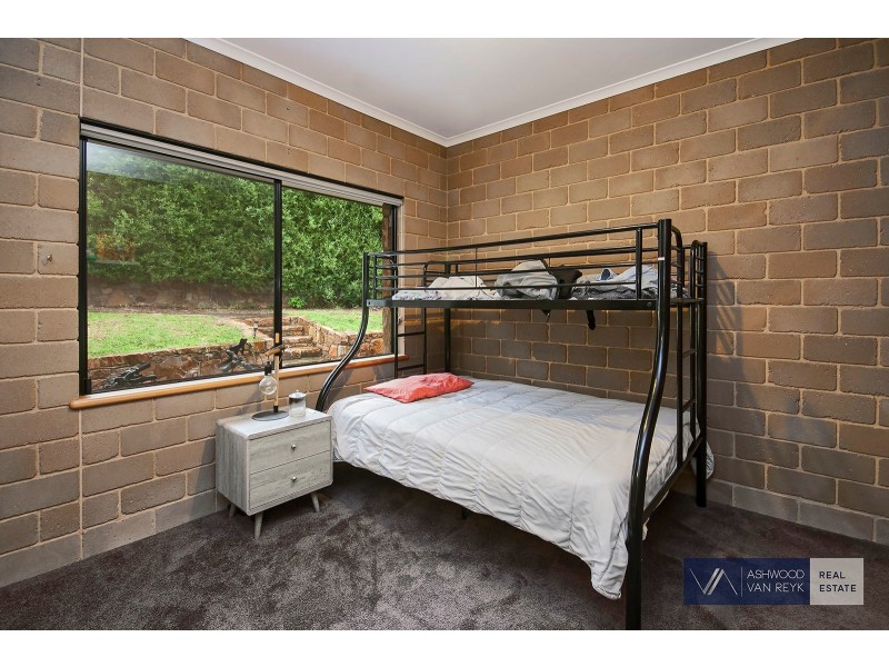 12 Clifton Cl, Wy Yung VIC 3875