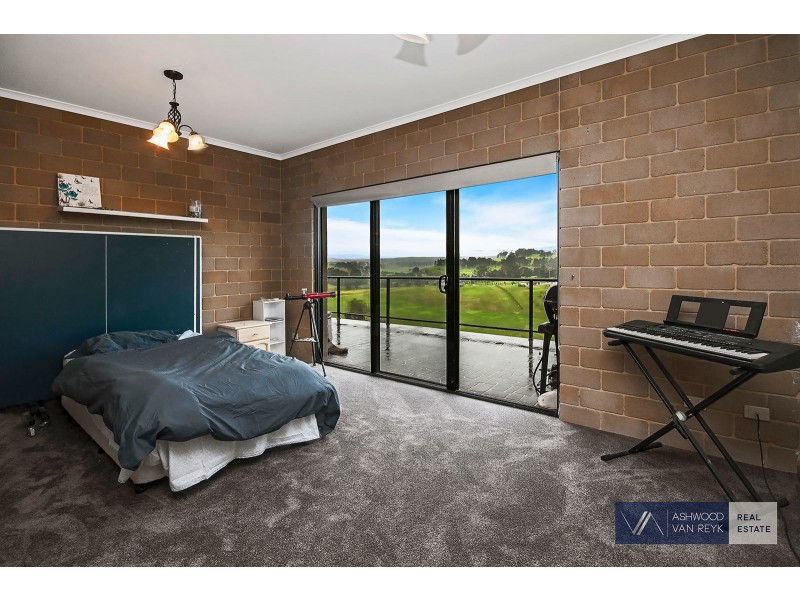 12 Clifton Cl, Wy Yung VIC 3875