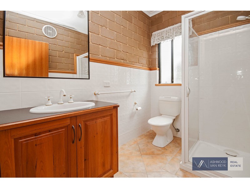 12 Clifton Cl, Wy Yung VIC 3875