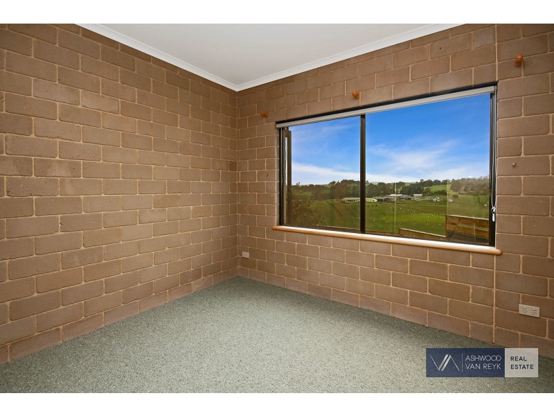 12 Clifton Cl, Wy Yung VIC 3875