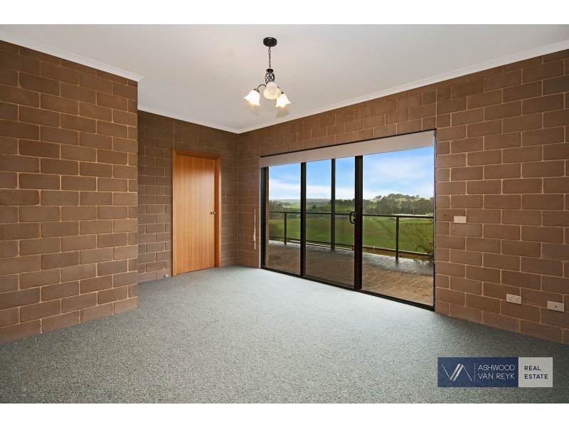 12 Clifton Cl, Wy Yung VIC 3875