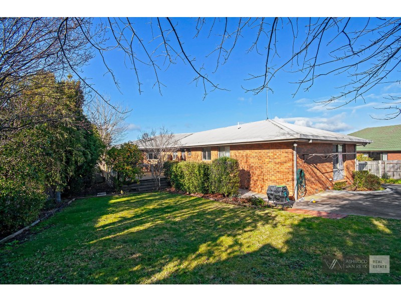 11 Mitchell Views, Wy Yung VIC 3875