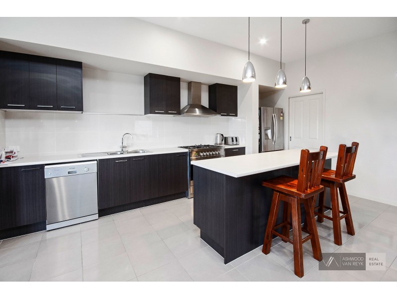 13 Len Cook Dr, Eastwood VIC 3875