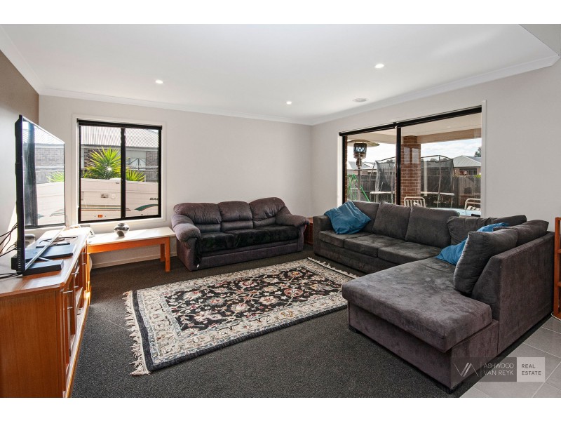 13 Len Cook Dr, Eastwood VIC 3875