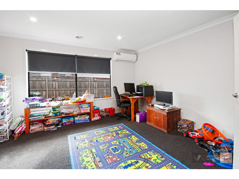 13 Len Cook Dr, Eastwood VIC 3875