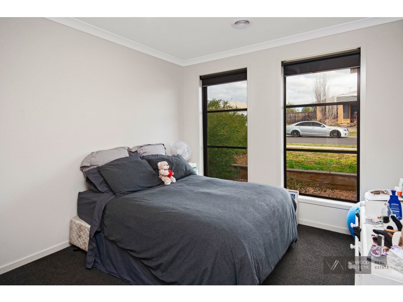 13 Len Cook Dr, Eastwood VIC 3875