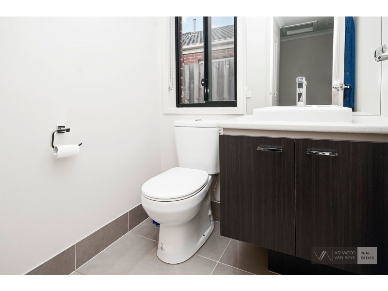 13 Len Cook Dr, Eastwood VIC 3875