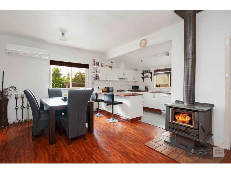 44 Alexander Pde, Lucknow VIC 3875