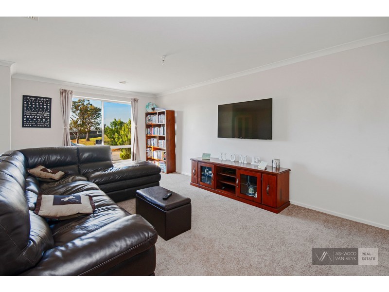 27 Phoebes Way, Eastwood VIC 3875