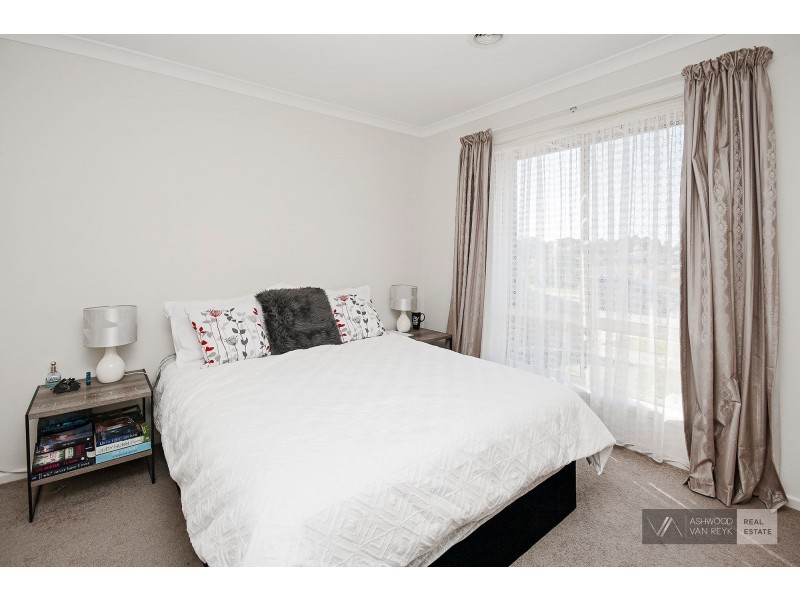 27 Phoebes Way, Eastwood VIC 3875