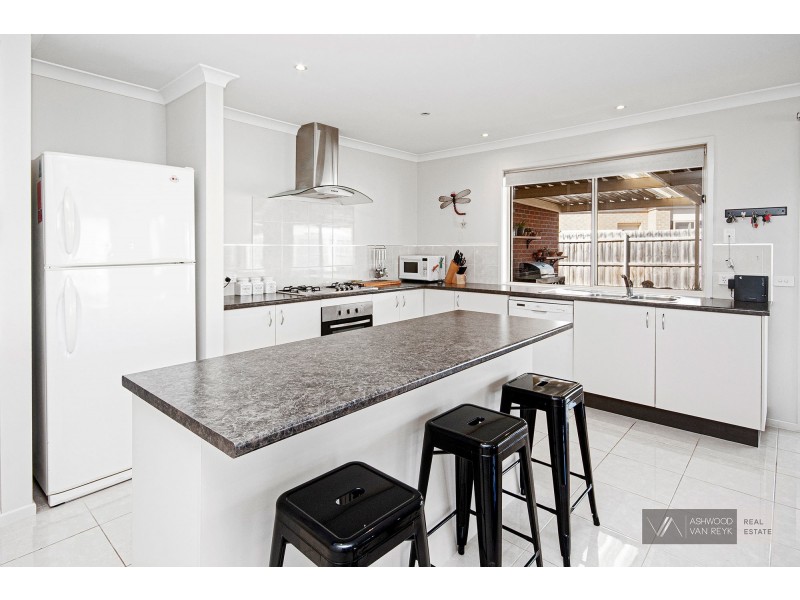 27 Phoebes Way, Eastwood VIC 3875