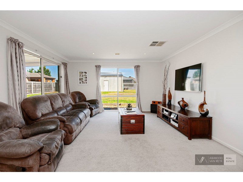 27 Phoebes Way, Eastwood VIC 3875