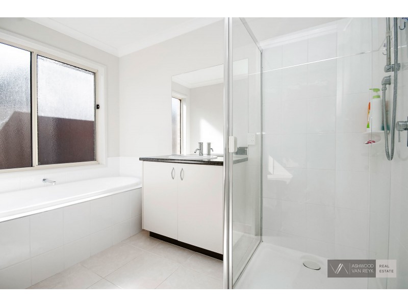 27 Phoebes Way, Eastwood VIC 3875