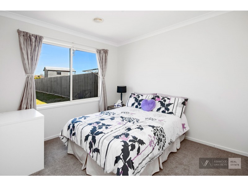 27 Phoebes Way, Eastwood VIC 3875