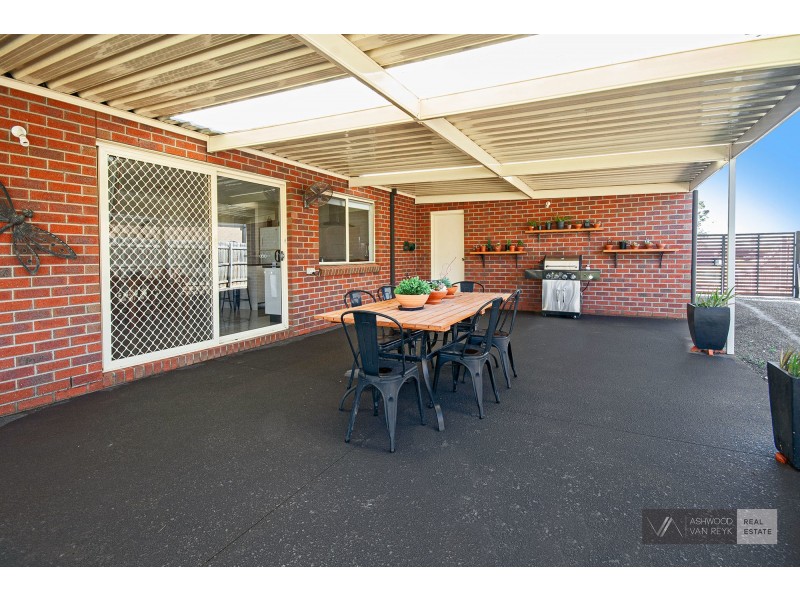 27 Phoebes Way, Eastwood VIC 3875