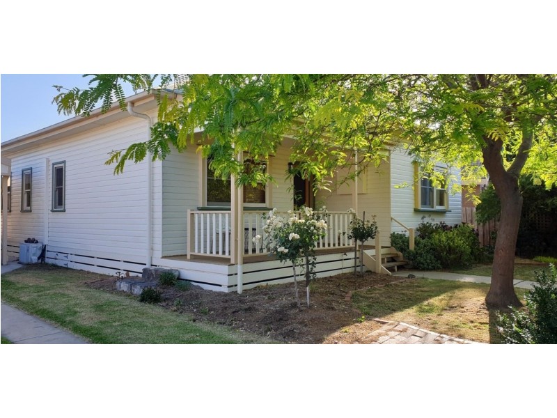 9 Grosvenor Ct, Bairnsdale VIC 3875