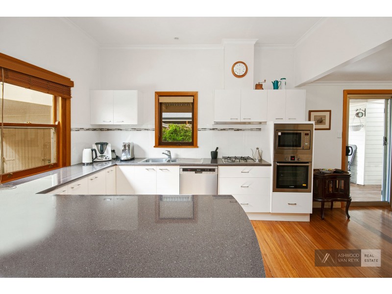 9 Grosvenor Ct, Bairnsdale VIC 3875